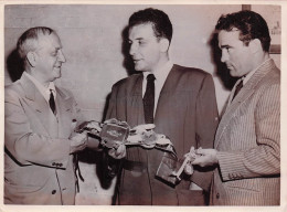 BOXE 07/1949 MARCEL CERDAN ET JAKE LA MOTTA   PHOTO 18 X 13 CM - Sport