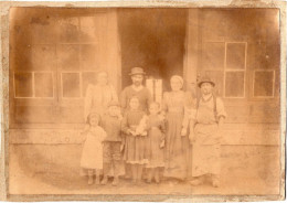 Grande Photo CDV D'une Famille Posant Devant Leurs Maréchalerie A Nevers - Anciennes (Av. 1900)