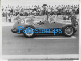 229192 AUTOMOBILE CAR RACE AUTO DE CARRERA FERRARI F-1 RUNNER FANGIO PHOTO NO POSTCARD - Altri & Non Classificati
