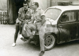 1962 COLONIAL SOLDIERS RENAULT 4CV ILHA DO SAL CABO VERDE AFRICA AFRIQUE PHOTO FOTO At497 - Afrique