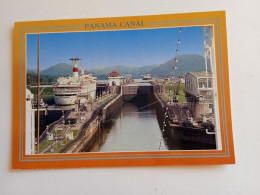 D202871    CPM  AK -  PANAMA  -The Canal  -Ship  Vessel  Cruiser - Panama