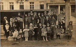 CP Carte Photo D'époque Photographie Vintage Enfant école Classe Cour  - Other & Unclassified
