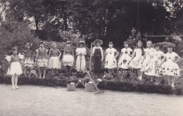 Enfantina  Enfants Déguisés En Fleurs Parc Jardiniers CPA Photo Du Photographe De P. DUPITIER Thouars Deux-Sèvres - Gruppen Von Kindern Und Familien