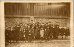 CP Carte Photo D'époque Photographie Vintage Enfant Mode école Classe Pélerine  - Altri & Non Classificati