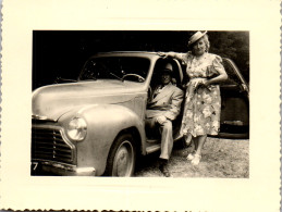 Photographie Photo Vintage Snapshot Amateur Automobile Voiture Auto Couple - Places