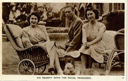 ROYALTY - HIS MAJESTY (GEORGE VI) WITH THE ROYAL PRINCESSES - Familles Royales