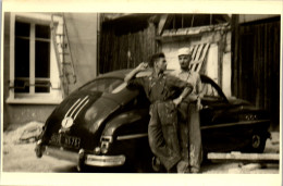 Photographie Photo Vintage Snapshot Amateur Automobile Voiture Auto Amis  - Automobiles