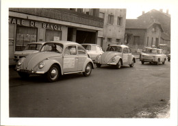 Photographie Photo Vintage Snapshot Amateur Automobile Voiture Auto à Situer VW - Automobile