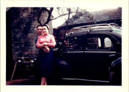 Photographie Photo Vintage Snapshot Amateur Automobile Voiture Auto Couple  - Automobile