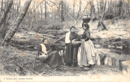 40-SCENE DES LANDES-JEUNES LANDAISES A LA FONTAINE-N°2153-H/0195 - Sonstige & Ohne Zuordnung