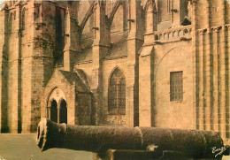 35 - Dol De Bretagne - La Cathédrale Saint-Samson - Au 1er Plan, Canon Du Musée - CPM - Etat Pli Visible - Voir Scans Re - Dol De Bretagne