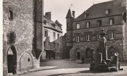 15-Salers  Maison Des Flageac, L'Hôtel De Ville Et Buste De Tyssandier D'Escous - Autres & Non Classés