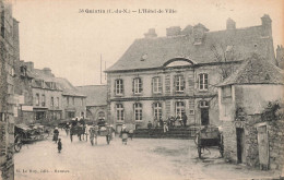 Quintin * Place Et Hôtel De Ville Du Village Villageois - Quintin