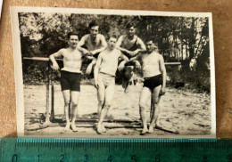 REAL PHOTO - PIN UP -  PLAGE  5 HOMMES TORSE NU - Places