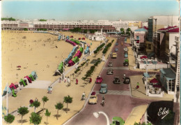 17 - ROYAN - LA PLAGE - LE FRONT DE MER VUS DU FAMILY HÔTEL - Royan