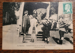 CPA (Côte D'or) Arrans, La Carolue, Colonie Scolaire De Levallois-Perret (Haut De Seine), L'Arrivée Du Pain, Gros Plan - Autres & Non Classés