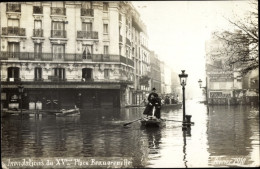 CPA Paris XVVaugirard, Überschwemmungen 1910, Place Beaugrenelle - Sonstige & Ohne Zuordnung