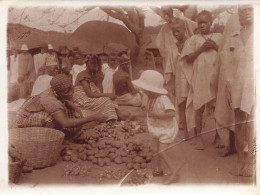 Afrique Noire , Africa * Scène De Marché * Market éthnique Ethno Ethnic * Photo Ancienne 12x9cm - Non Classés