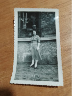 563 // PHOTO ANCIENNE 10 X 6 CMS /   FEMME - Personnes Anonymes