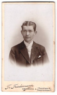 Fotografie Tr. Friedemann, Dresden-A., Rosenstrasse 48, Portrait Junger Herr Im Anzug Mit Krawatte  - Anonyme Personen