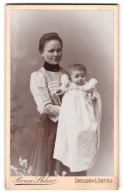 Fotografie Bruno Stelzer, Dresden-Löbtau, Reisewitzerstrasse 20, Portrait Bürgerliche Dame Mit Kleinkind Auf Dem Arm  - Personas Anónimos