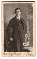 Fotografie Martin Herzfeld, Dresden, Pragerstrasse 7, Portrait Junger Herr Im Anzug Mit Krawatte  - Personnes Anonymes
