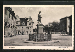 AK Dessau, Schlossplatz Mit Denkmal Und Gaststätte Zum Alten Dessauer  - Dessau