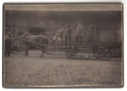 Fotografie Unbekannter Fotograf, Ansicht Breslau, Pferdefuhrwerk & Arbeiter, Fantini, Langegasse 21, Eisen-Bleche-Rohre  - Beroepen