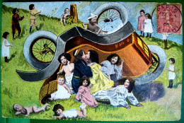 CPA ENFANTS MULTIPLES  VOITURE ACCIDENTEE  . 1906 . .CHILDREN  CAR ACCIDENT OLD PC PHOTO MONTAGE - Groepen Kinderen En Familie