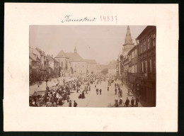 Fotografie Brück & Sohn Meissen, Ansicht Komotau, Marktplatz, Geschäft Eduard Riedel, Marktszene  - Lieux