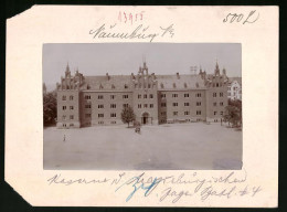 Fotografie Brück & Sohn Meissen, Ansicht Naumburg A. Saale, Die Kaserne Des Magdeburger Jäger-Bataillon Nr. 4  - Lieux