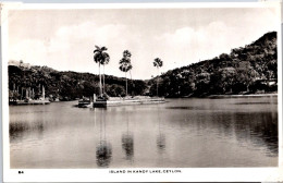 18-5-2024 (5 Z 28) Ceylon (Sri Lanka) (b/w Very Old) Island In Kandy Lake - Sri Lanka (Ceilán)