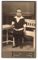 Fotografie Adolf Bruns, Hamburg, Hoheluftchaussee 131-133, Kleiner Junge In Modischer Kleidung  - Anonymous Persons