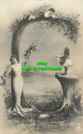 R585523 A Woman And A Girl Are Standing By A Tree. N. P. G - Monde