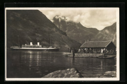 AK Hellesylt, Partie Am Norangsfjord, Kreuzfahrtschiff  - Norvège