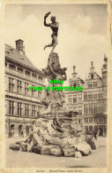 R586146 Anvers. Grand Place. Statue Brabo - Monde