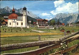 72603599 Seefeld Tirol Kirche Blick Gegen Wetterstein Und Karwendelgebirge Seefe - Autres & Non Classés