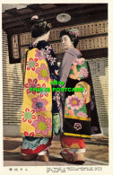 R586227 The Maiko A Pretty Landmark Of Kyoto Have A Special Coiffure And Dress S - Monde