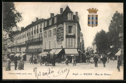 CPA Vichy, Rue De Nimes Avec Des Passants Et Attelage à Cheval  - Vichy