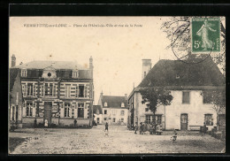 CPA Pierrefitte-sur-Loire, Place De L`Hôtel-de-Ville Et Rue De La Poste  - Autres & Non Classés