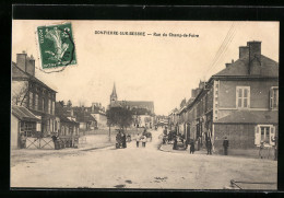 CPA Dompierre-sur-Besbre, Rue Du Champ-de-Foire, Vue De La Rue  - Autres & Non Classés