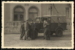 Fotografie DDR KVP-Kasernierte Volkspolizei, Geländewagen - Kübelwagen  - Guerre, Militaire