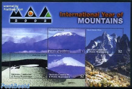 Grenada Grenadines 2002 Int. Mountain Year 4v M/s, Mint NH, Sport - Mountains & Mountain Climbing - Escalade