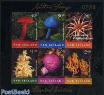 New Zealand 2002 Mushrooms S/s, Limited Edition, Mint NH, Nature - Mushrooms - Ungebraucht