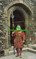 R585746 A Beefeater. Tower Of London. Military. Valentines Series - Autres & Non Classés
