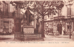 13 ARLES LA STATUE DE F MISTRAL - Arles