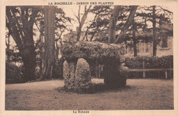 17 LA ROCHELLE JARDIN DES PLANTES LE DOLMEN - La Rochelle