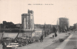 17 LA ROCHELLE SORTIE DU PORT - La Rochelle