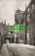 R586355 Tower Of London. View Along The Outer Ward Looking Towards The Byward To - Autres & Non Classés