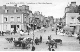 SABLE SUR SARTHE - Place Du Champ De Foire Et Rue Gambetta - Très Bon état - Sable Sur Sarthe